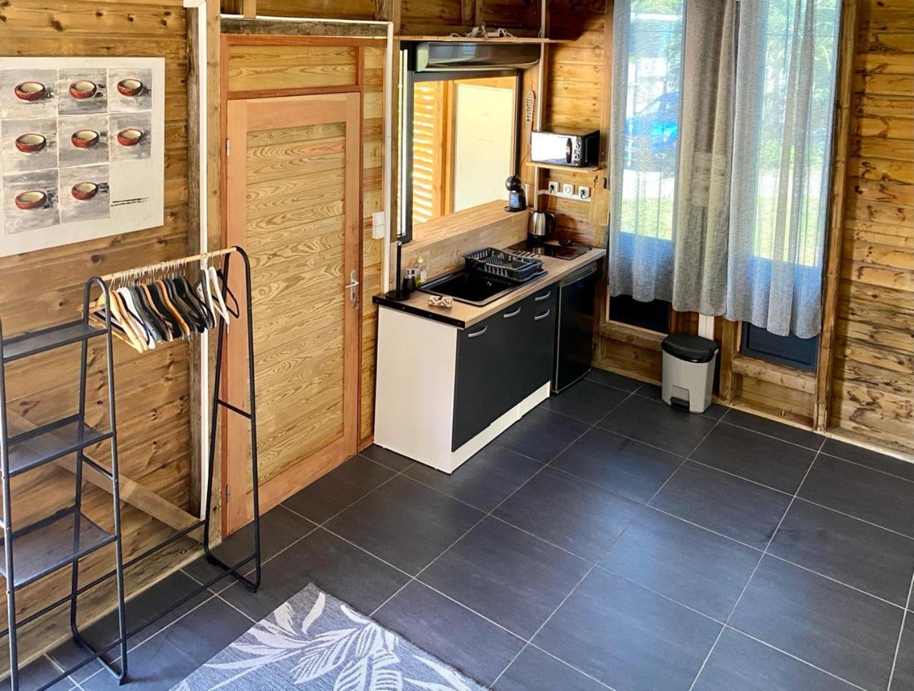 Charmant Bungalow Tout Confort Climatise - Terrasse Et Acces Plage ! Deshaies Eksteriør billede
