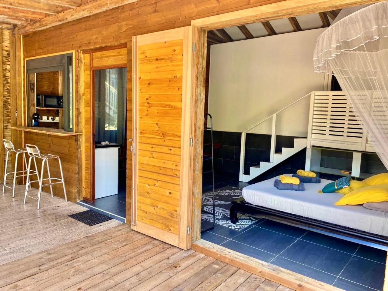 Charmant Bungalow Tout Confort Climatise - Terrasse Et Acces Plage ! Deshaies Eksteriør billede