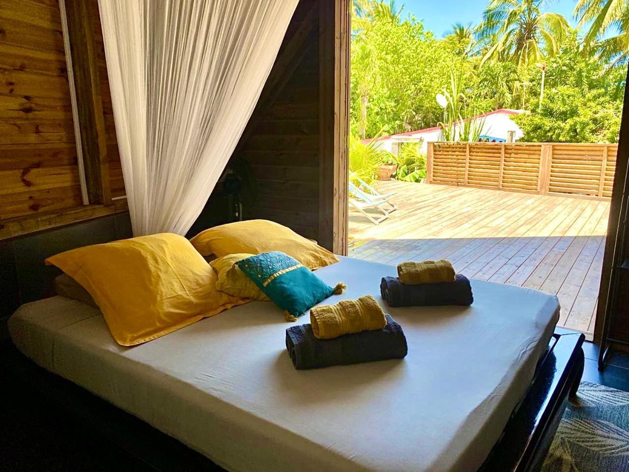 Charmant Bungalow Tout Confort Climatise - Terrasse Et Acces Plage ! Deshaies Eksteriør billede